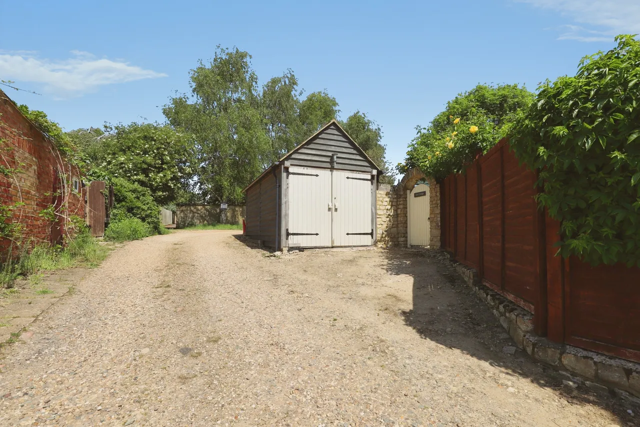 High Street, Pytchley, NN14, photo 24