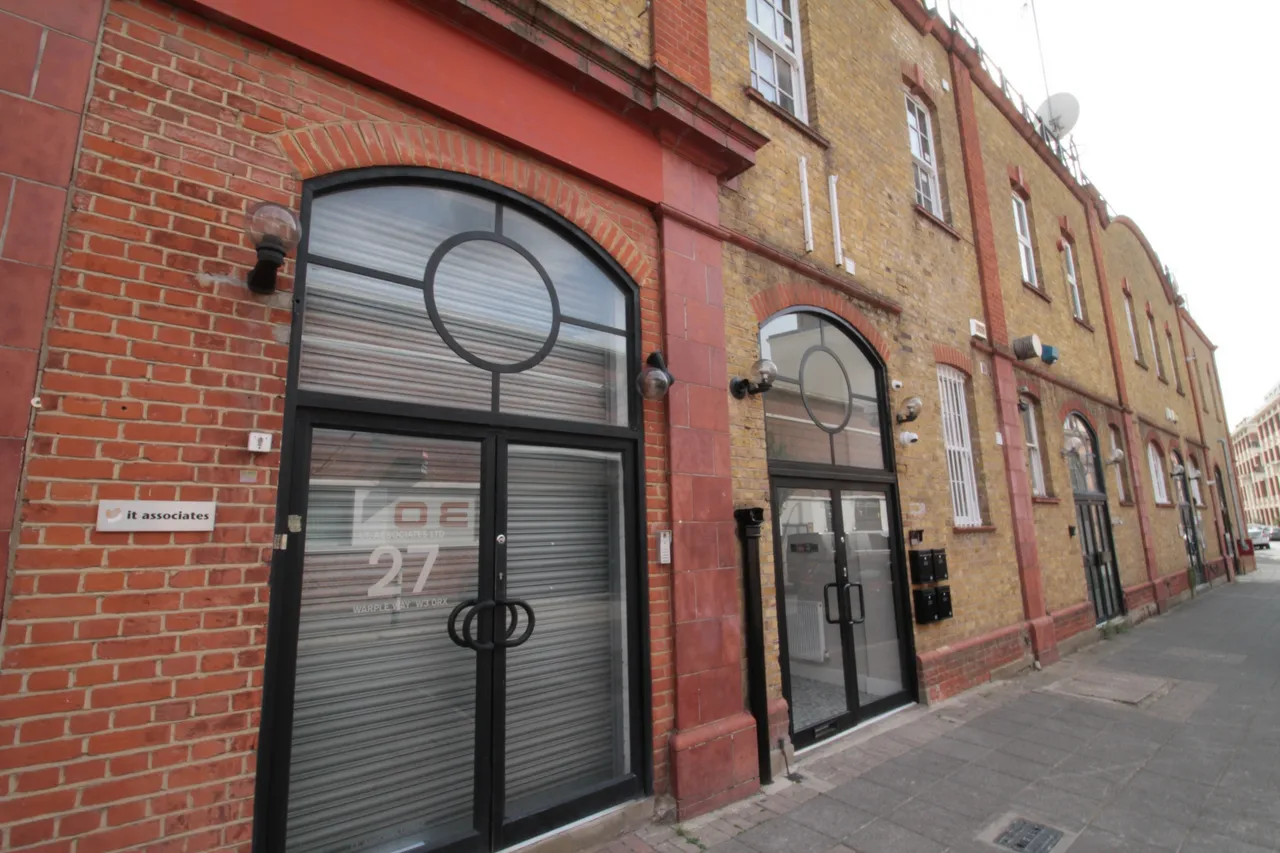 London, W3, photo 13
