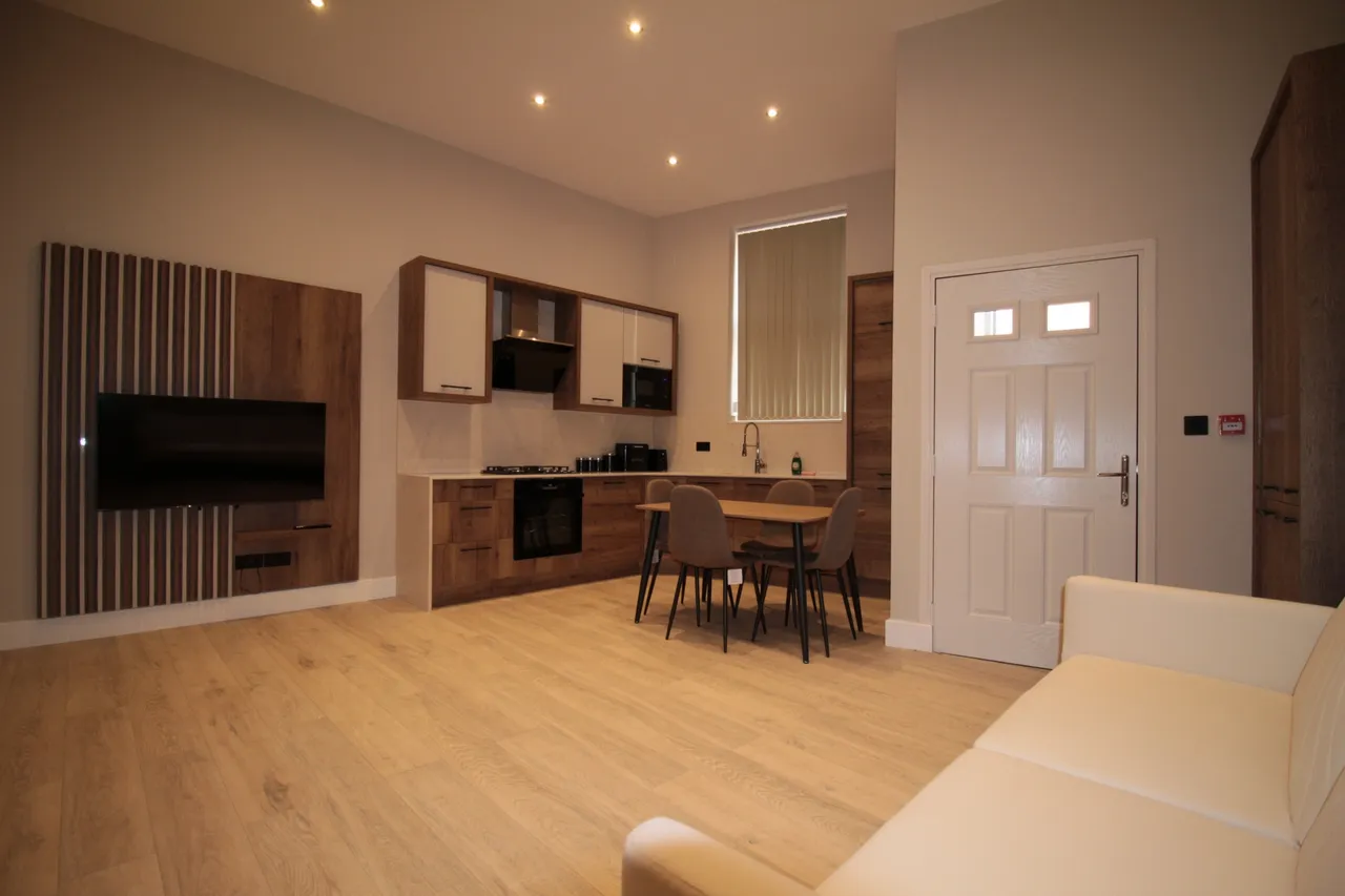 2 bed flat for sale, London, W3