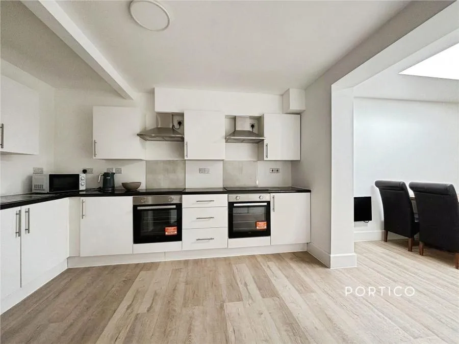 Latchford Place, Chigwell, IG7, photo 5