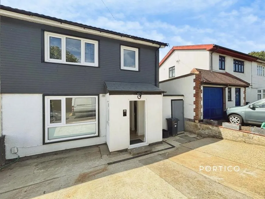 flat to rent, Latchford Place, Chigwell, IG7