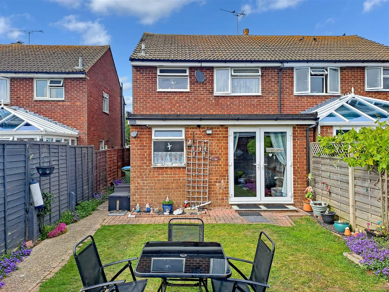 Fontwell Close, Rustington, photo 14