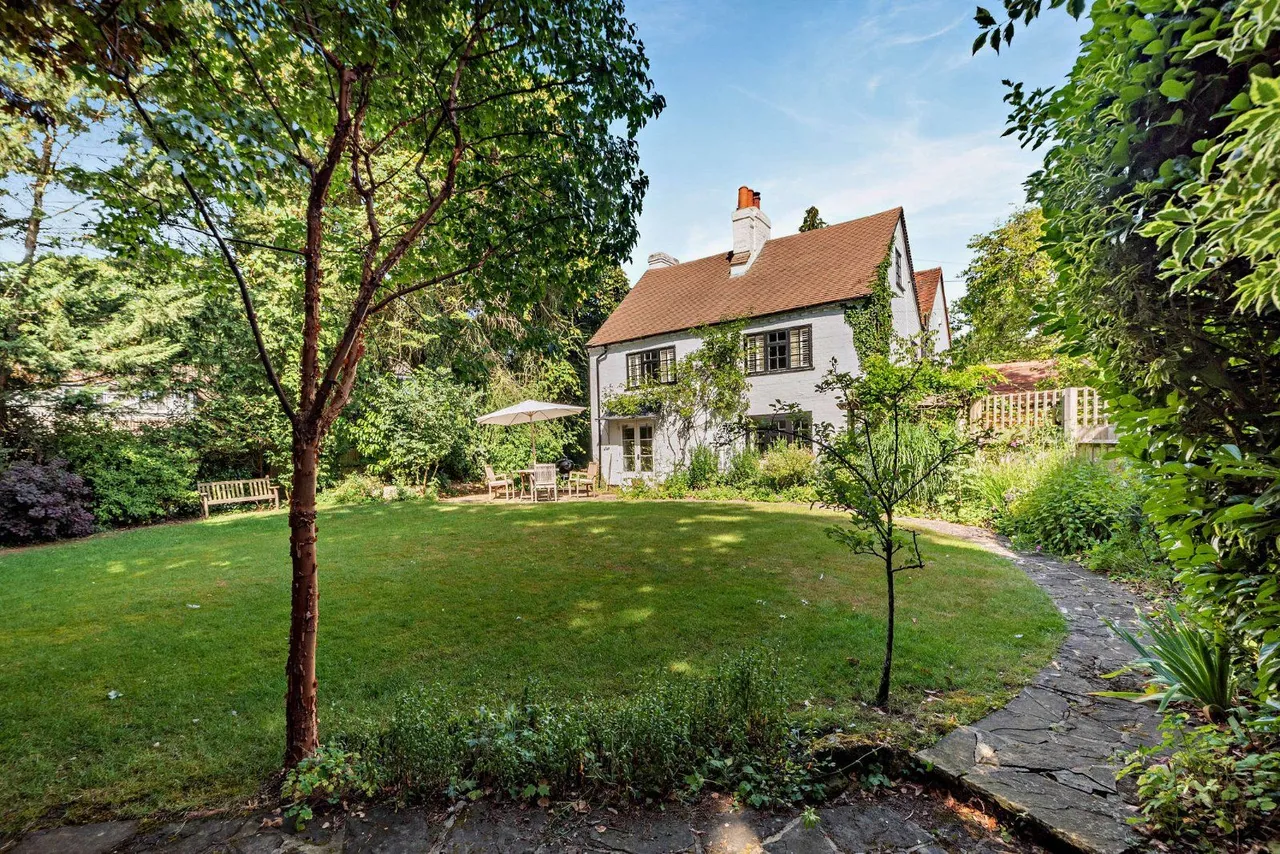 6 bed house for sale — Beckfords, Upper Basildon, Berkshire, RG8 8PE