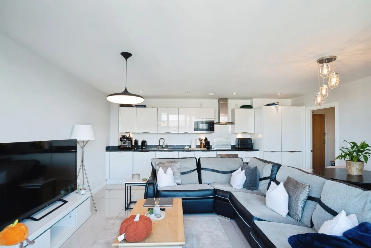 2 bed flat for sale, Davaar House, Ferry Court, CF11