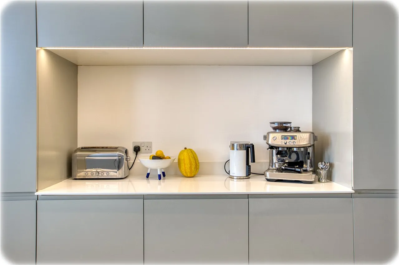 College Road, London, NW10, photo 8