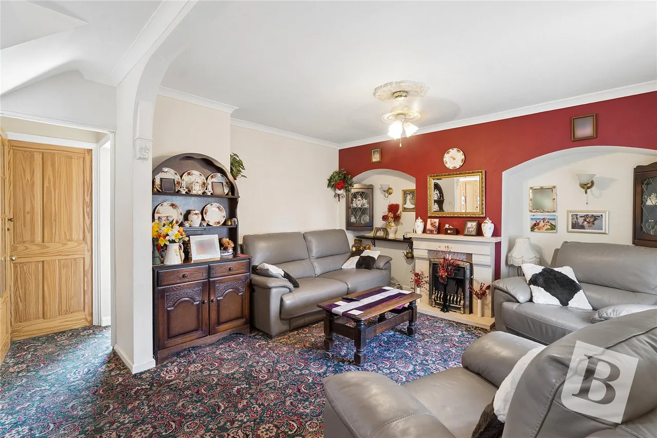 Becontree Avenue, Dagenham, RM8, photo 2