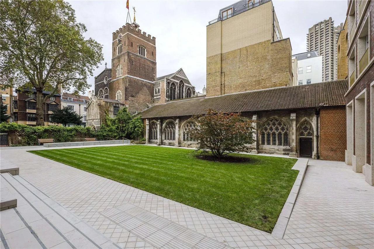 Bartholomew Close, London, EC1A 7BF, photo 11