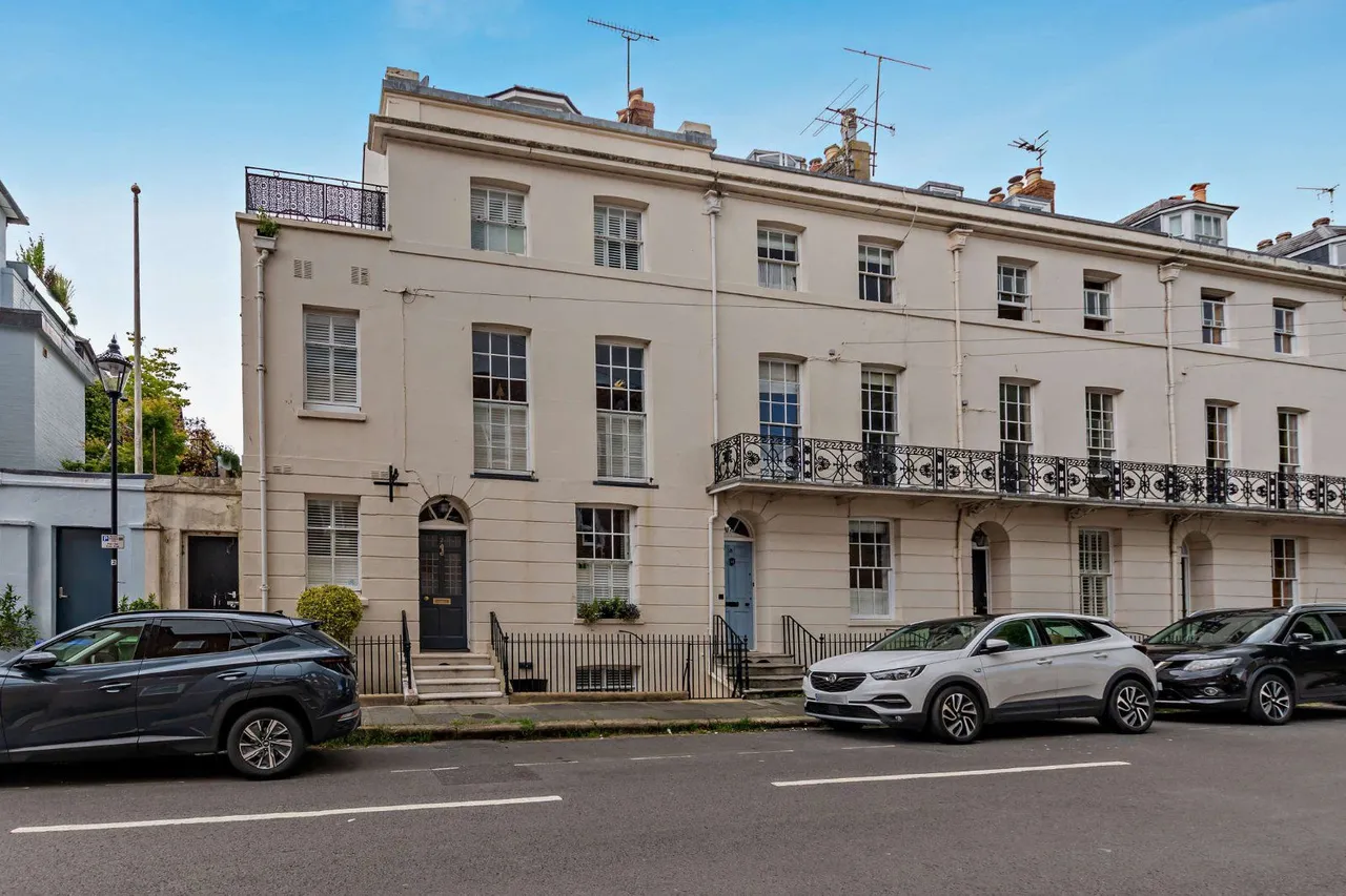 4 bed property for sale — Albion Street, Lewes, East Sussex, BN7 2ND
