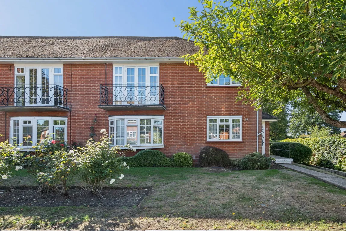 2 bed flat for sale, Barrowdene Close, Pinner, HA5