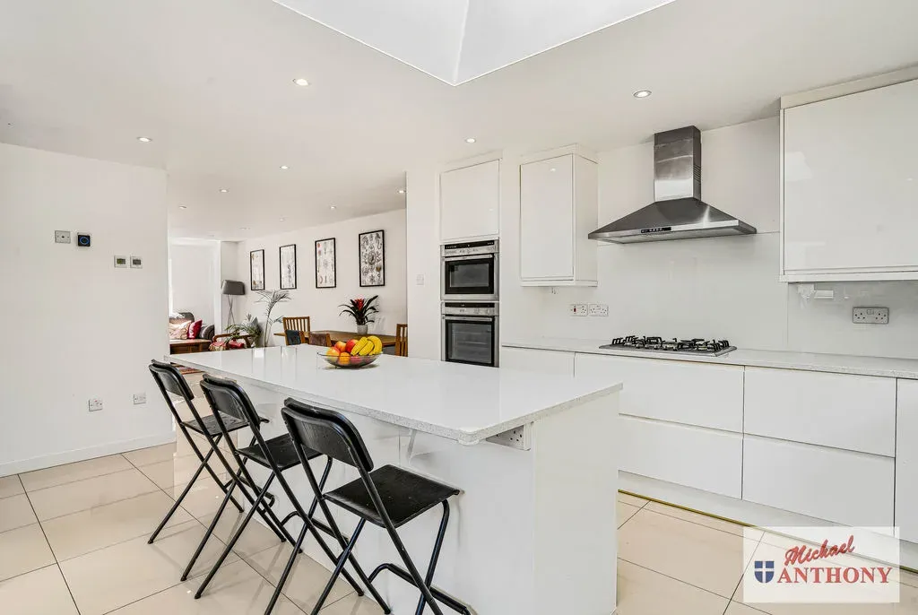 Holyrood, Great Holm, Milton Keynes, Buckinghamshire, MK8 9AF, photo 5