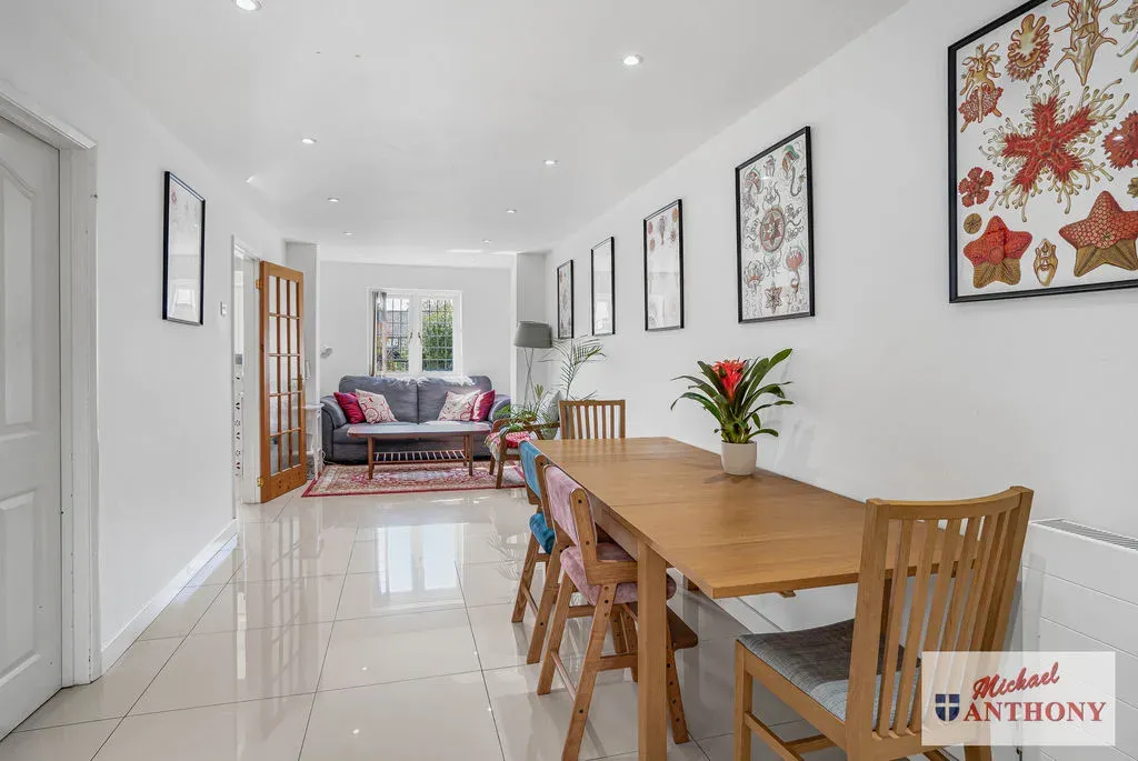 Holyrood, Great Holm, Milton Keynes, Buckinghamshire, MK8 9AF, photo 6
