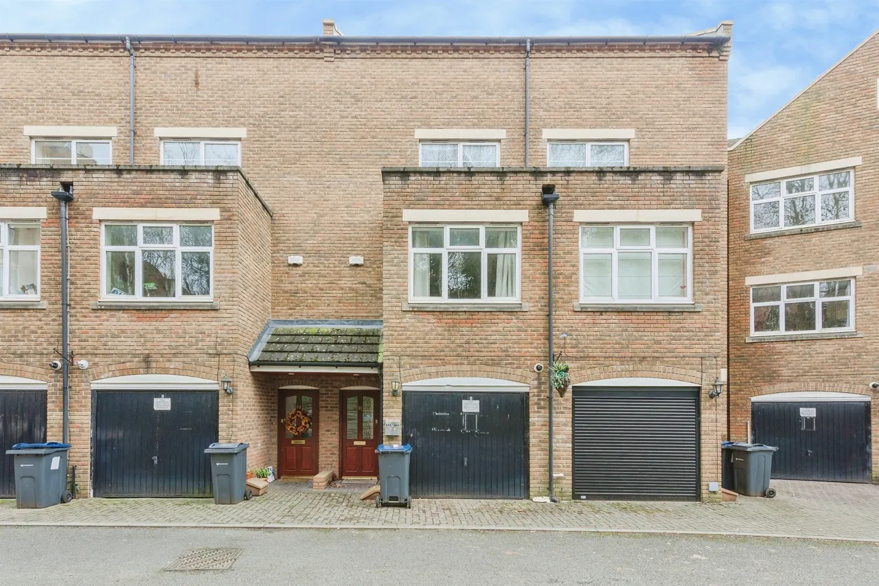4 bed house for sale — Caversham Place, Sutton Coldfield