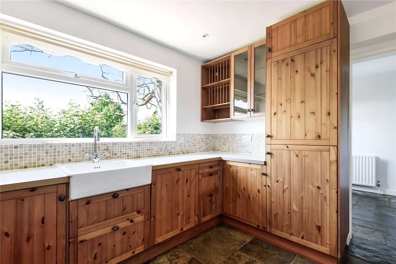 Dennetts Land Road, Crockham Hill, Edenbridge, Kent, TN8 6RU, photo 3