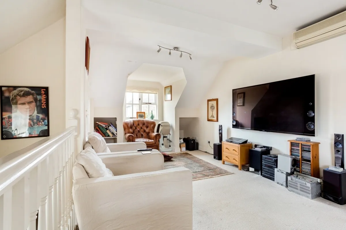 3 bed flat to rent — High Street Handcross RH17
