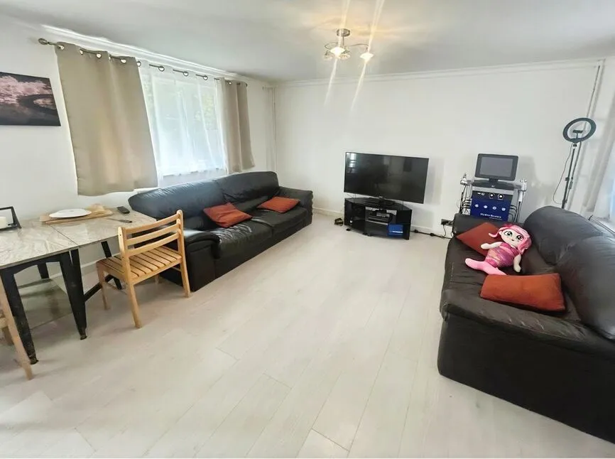 Emerald Close, London, E16, photo 3
