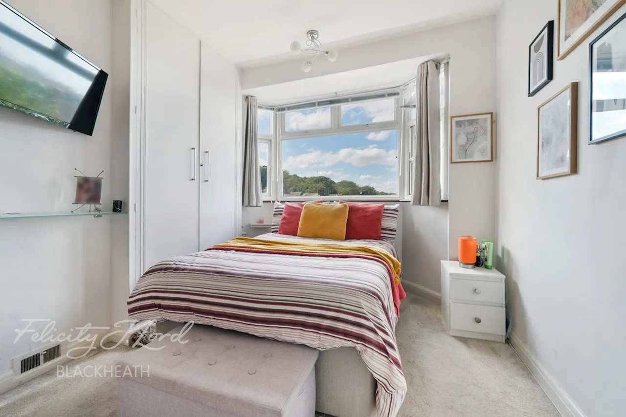 Ankerdine Crescent, London, photo 11