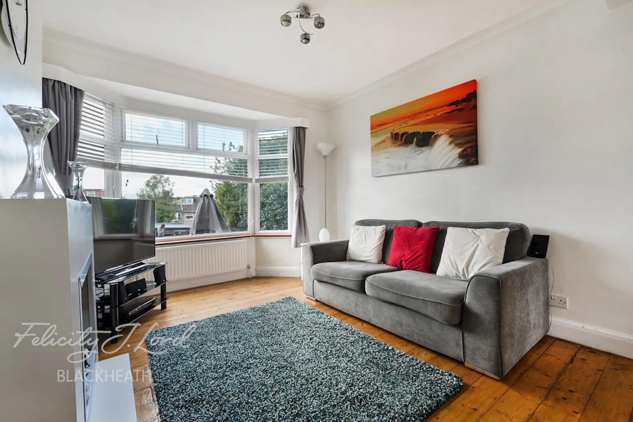 Ankerdine Crescent, London, photo 7
