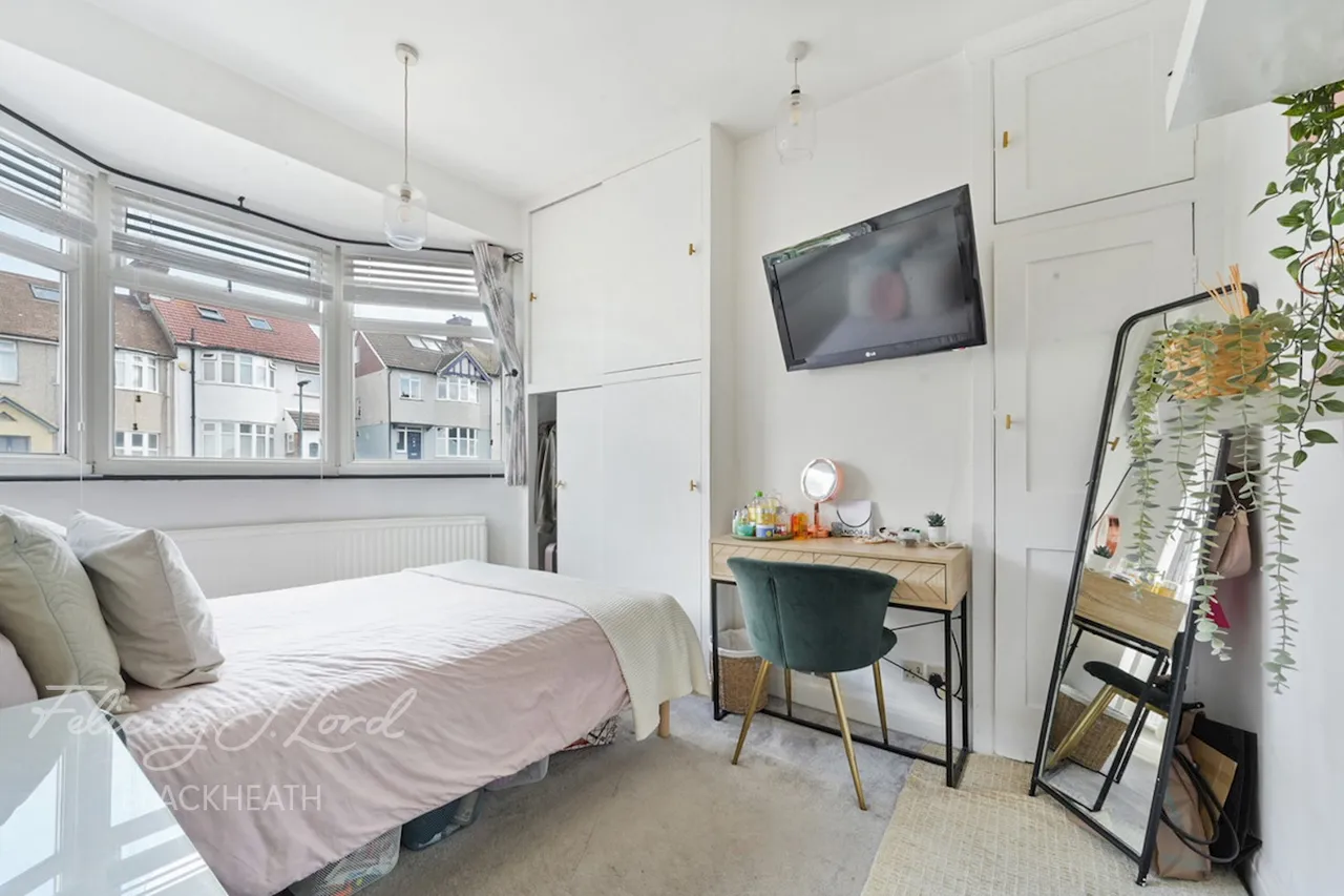 Ankerdine Crescent, London, photo 6