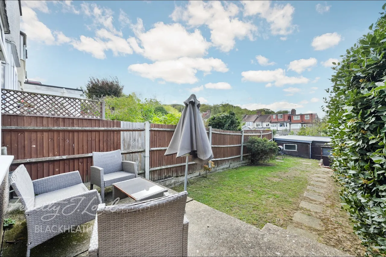 Ankerdine Crescent, London, photo 2