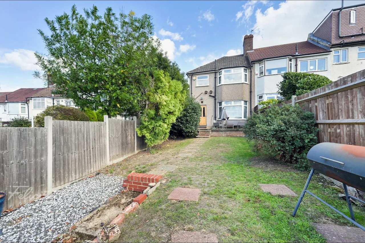 Ankerdine Crescent, London, photo 9
