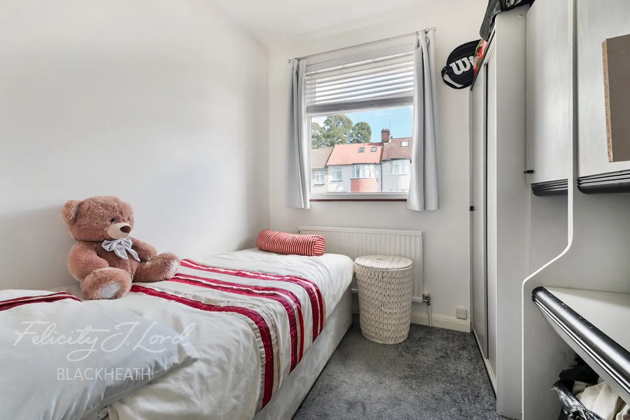 Ankerdine Crescent, London, photo 14