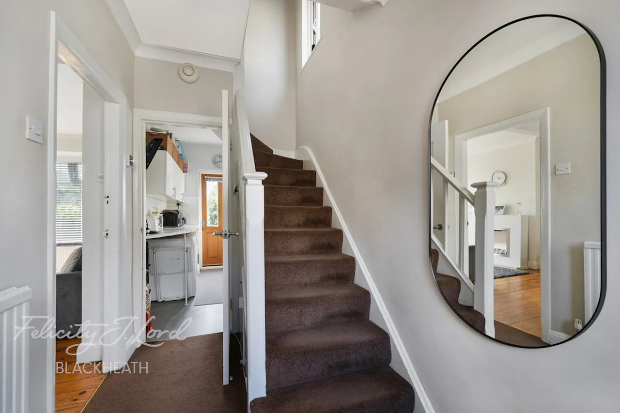 Ankerdine Crescent, London, photo 15