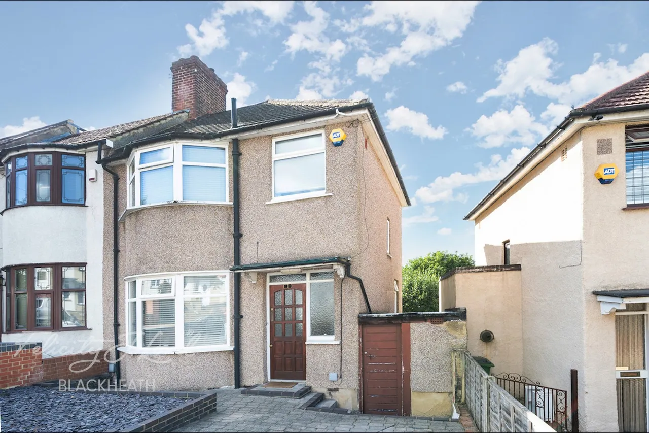 Ankerdine Crescent, London, photo 17
