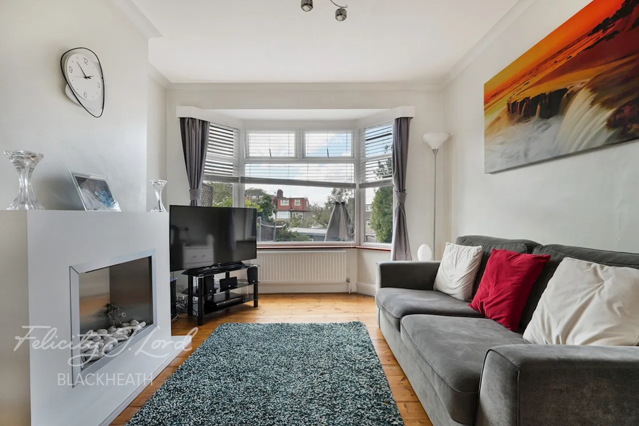 Ankerdine Crescent, London, photo 3