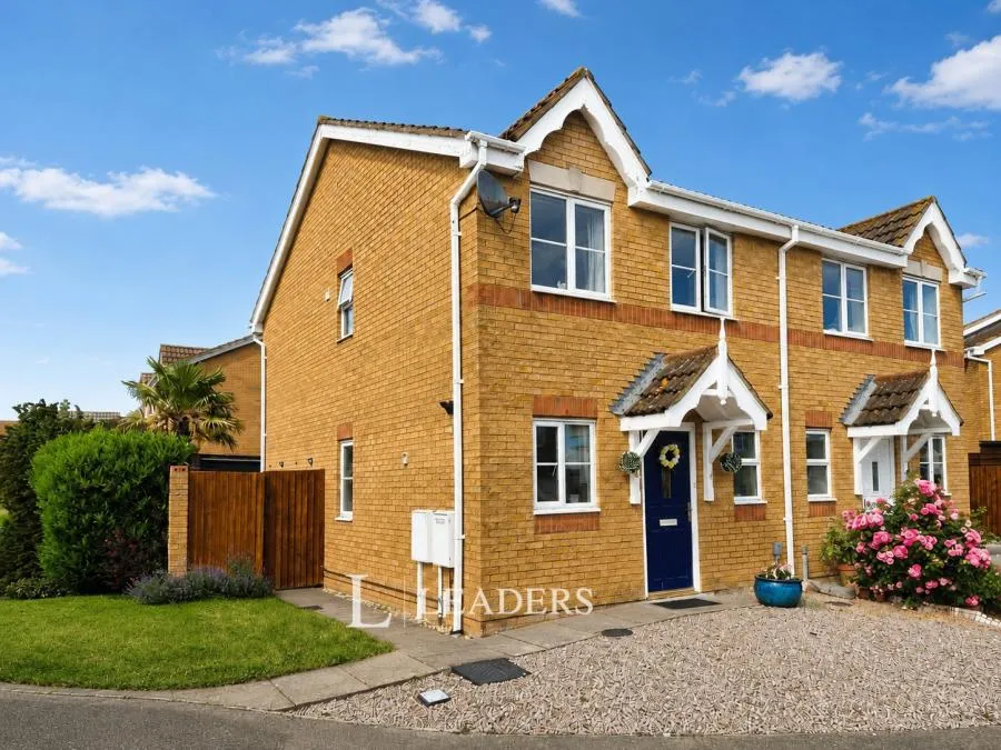 2 bed house for sale, Moors Close, Deanshanger, MK19