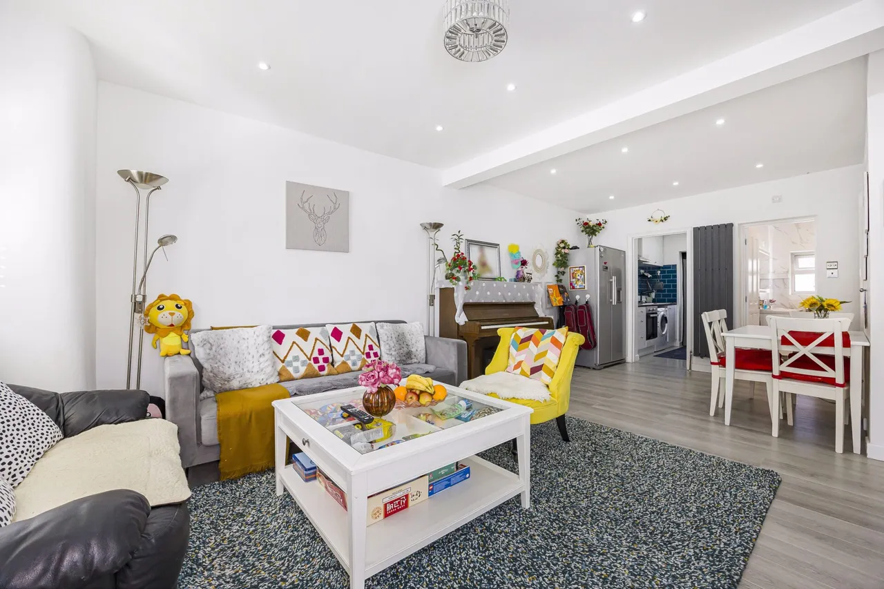 2 bed house for sale — Kentmere Road, London