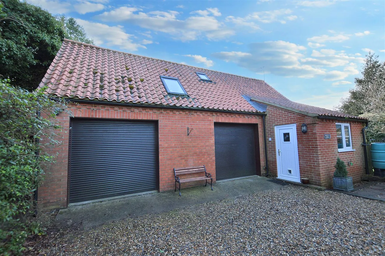 Sheringham Road, West Beckham, NR25, photo 31