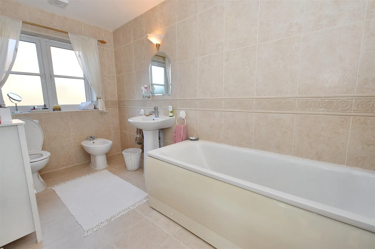 Sheringham Road, West Beckham, NR25, photo 23