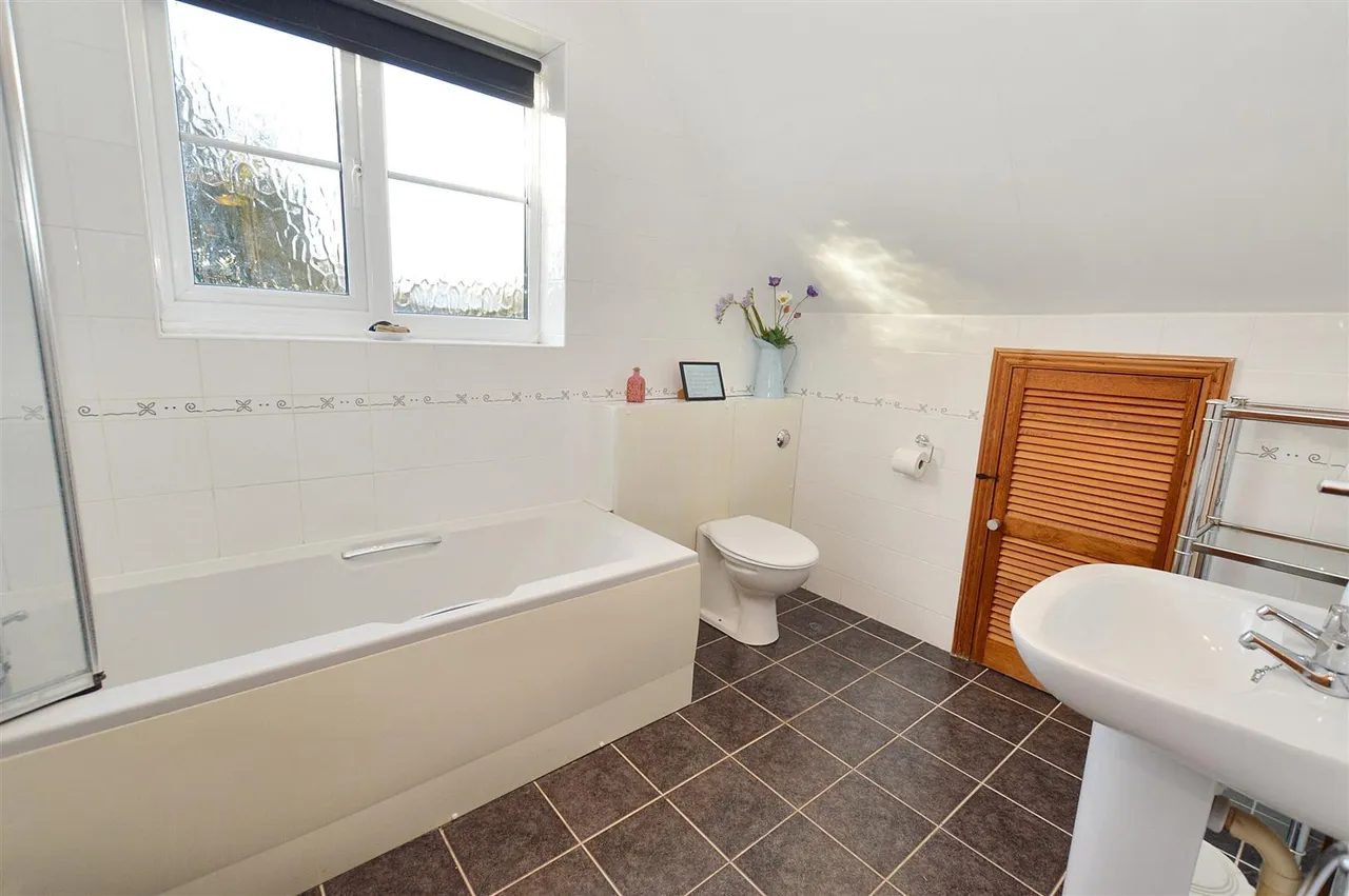 Sheringham Road, West Beckham, NR25, photo 26