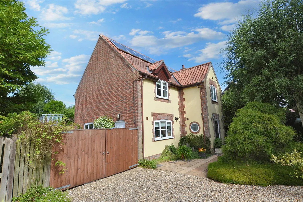 4 bed house for sale, Sheringham Road, West Beckham, NR25
