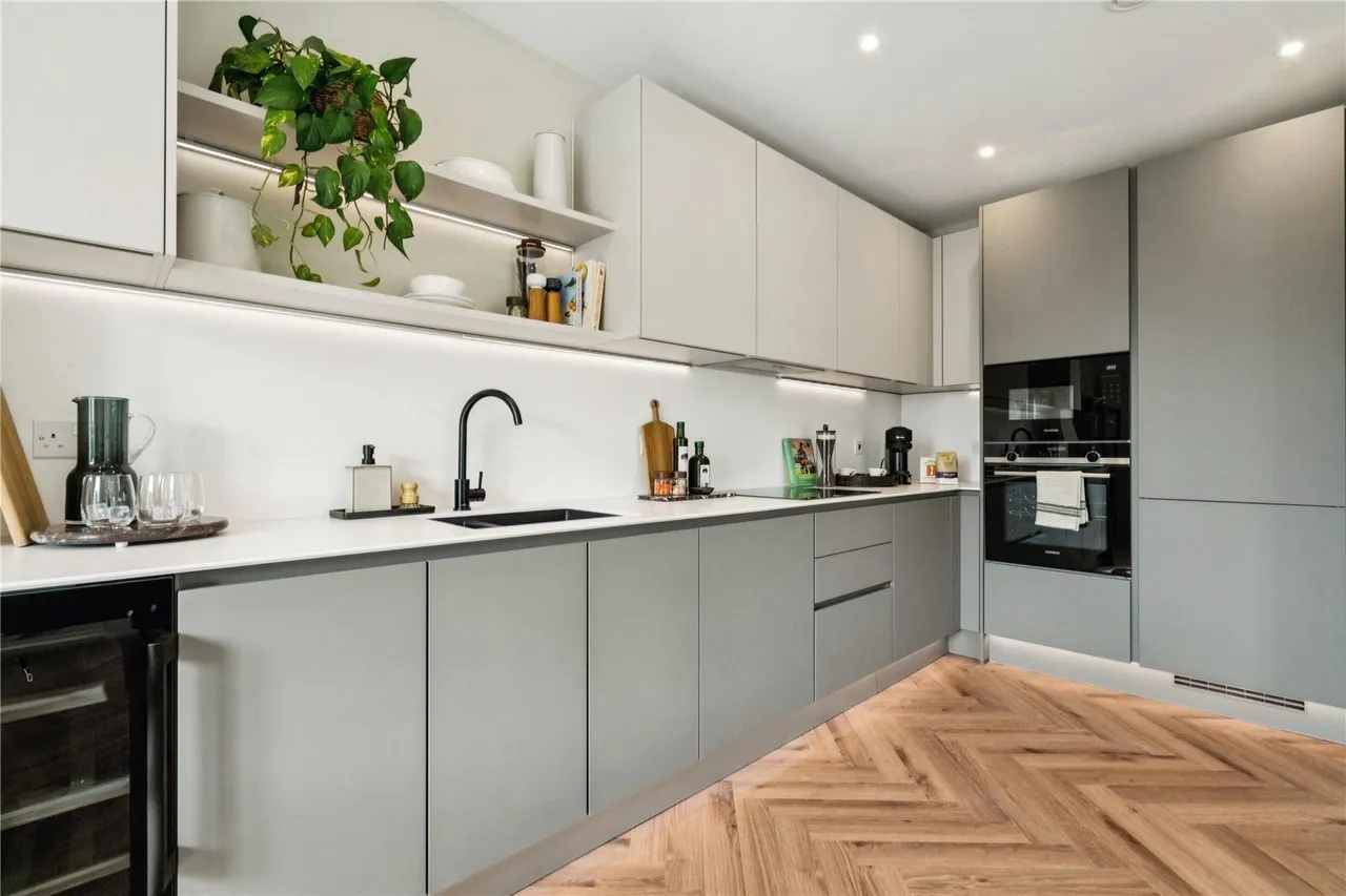 London Square, Bicknell Way, SW17, photo 2