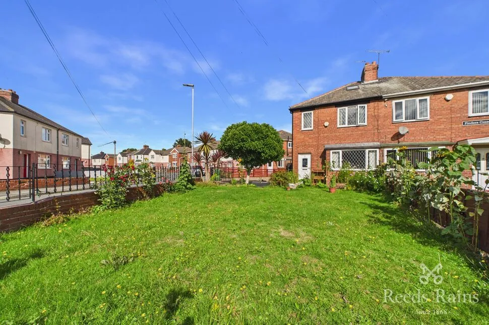 2 bed house for sale, Pinders Crescent, Knottingley, WF11