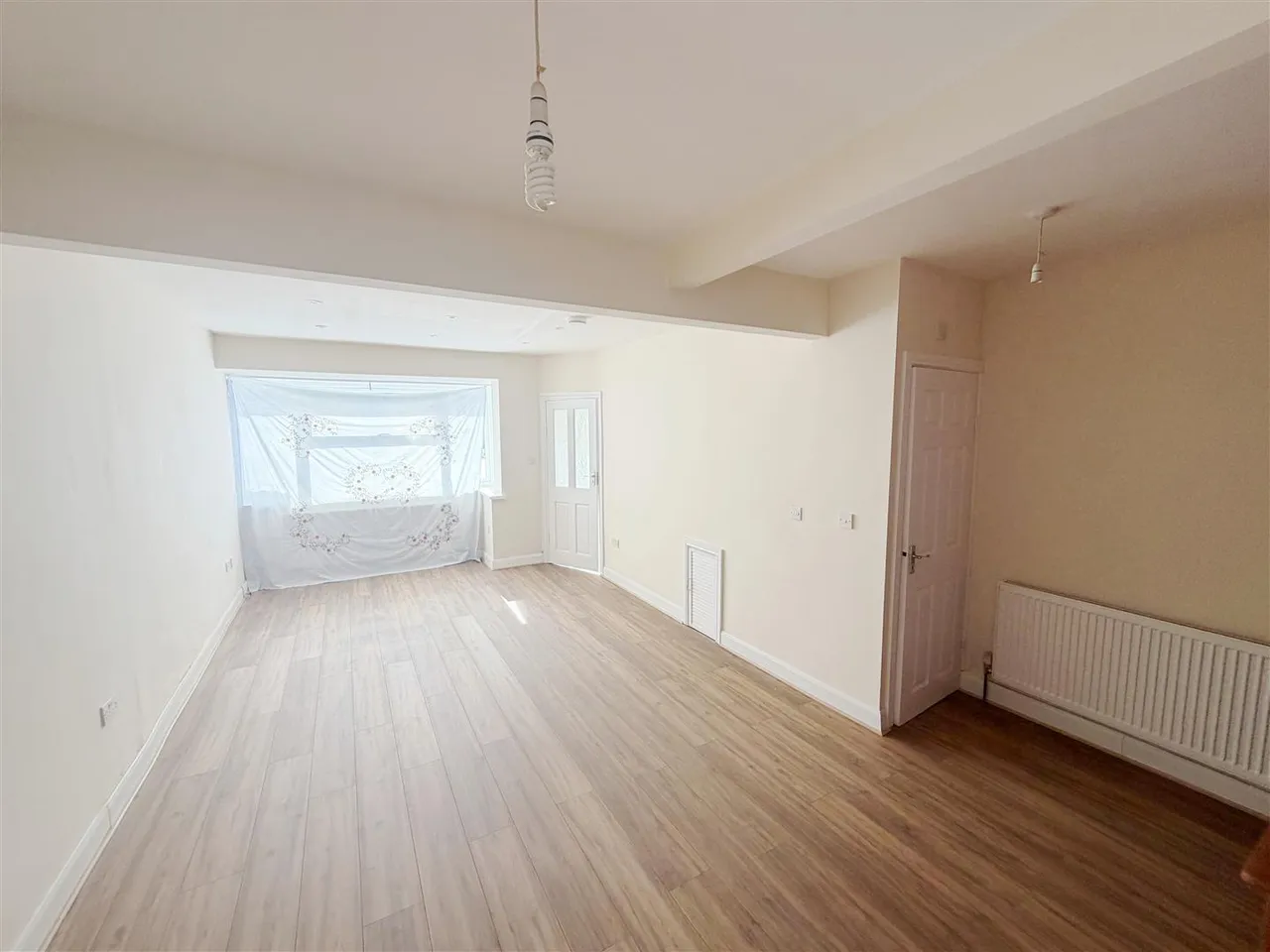 Lansbury Drive, Hayes, photo 12