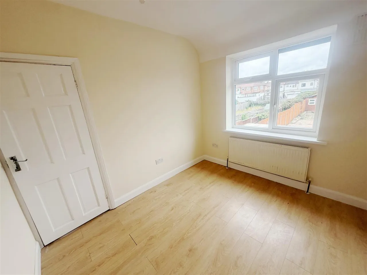 Lansbury Drive, Hayes, photo 9
