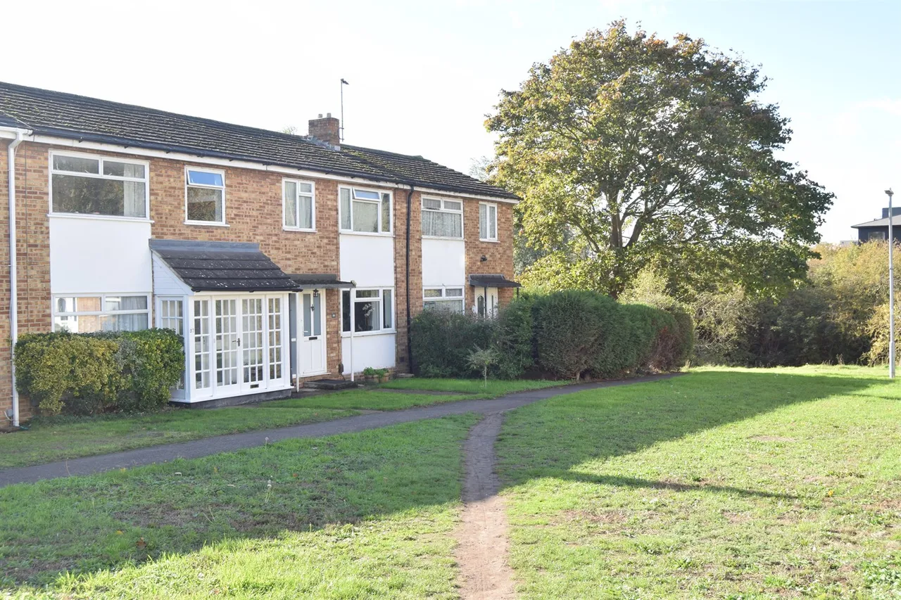 3 bed property for sale, Hill View Road, Chelmsford, CM1