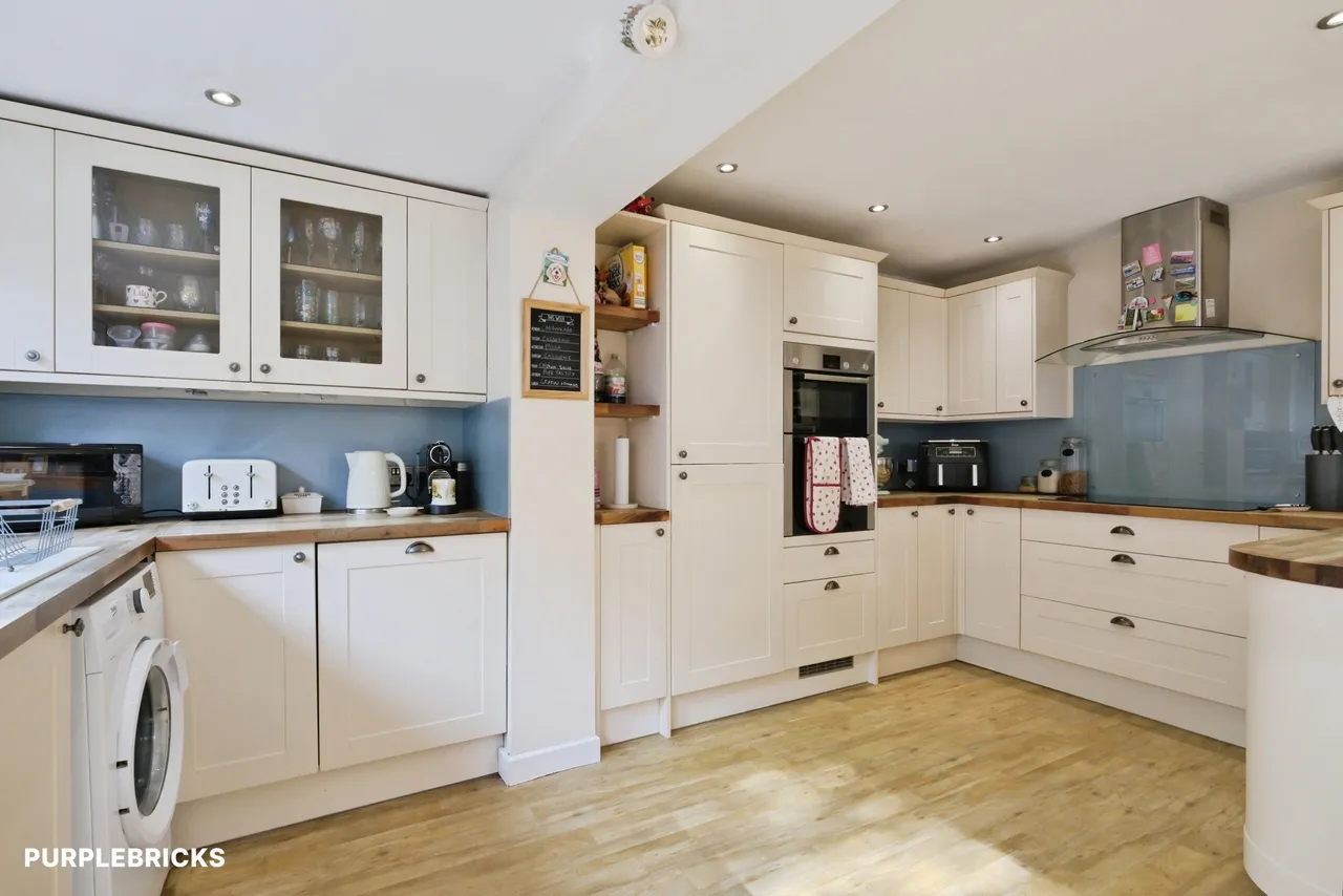 Wittenham View, Salisbury, SP4, photo 4
