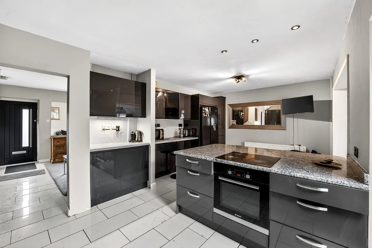 5 bed house for sale, Tudor Drive, Morden, SM4