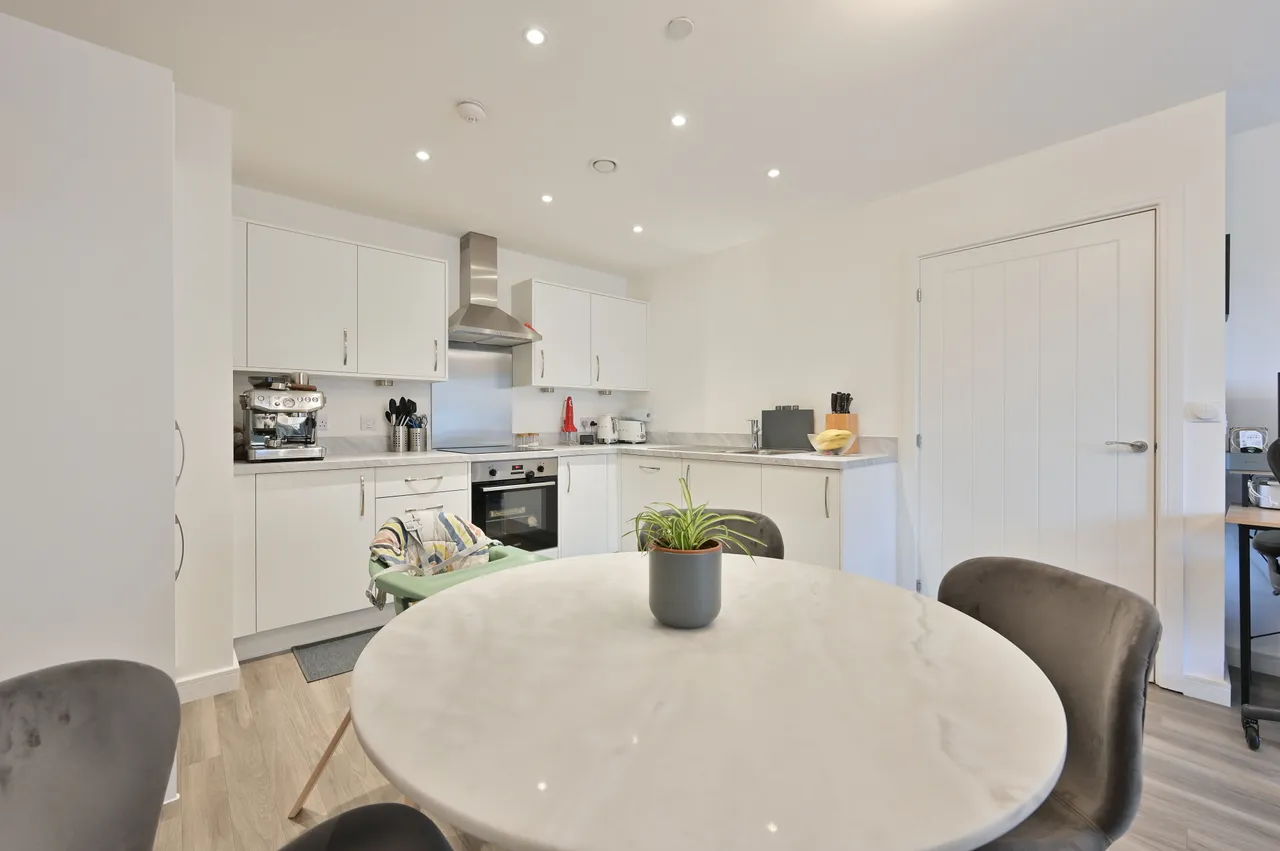 Flat 127, Thurlows Court, Watford, photo 4