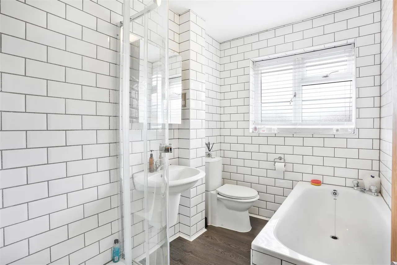 Boscombe Road, Worcester Park, KT4 8PJ, photo 12