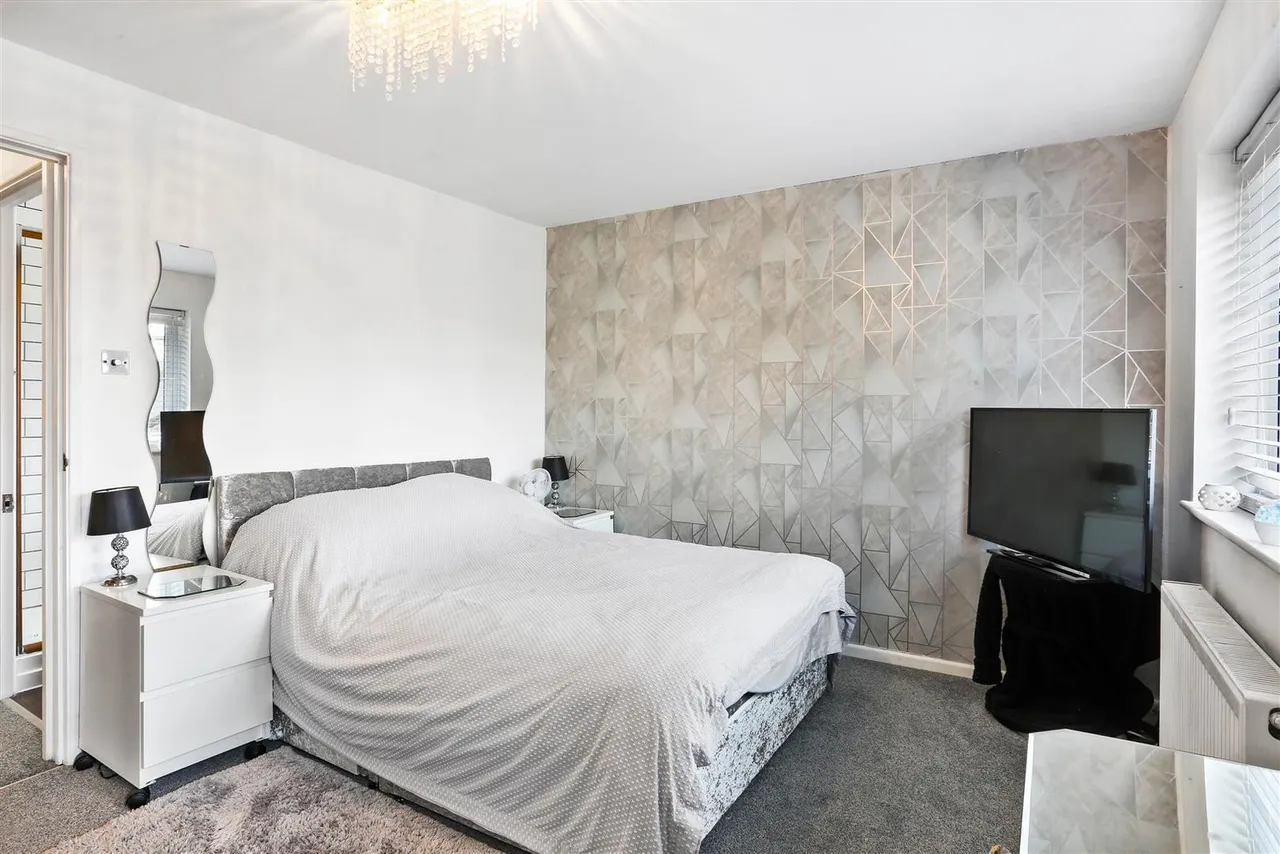 Boscombe Road, Worcester Park, KT4 8PJ, photo 11