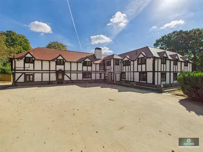 2 bed flat to rent — Old Hollow, Worth, Crawley