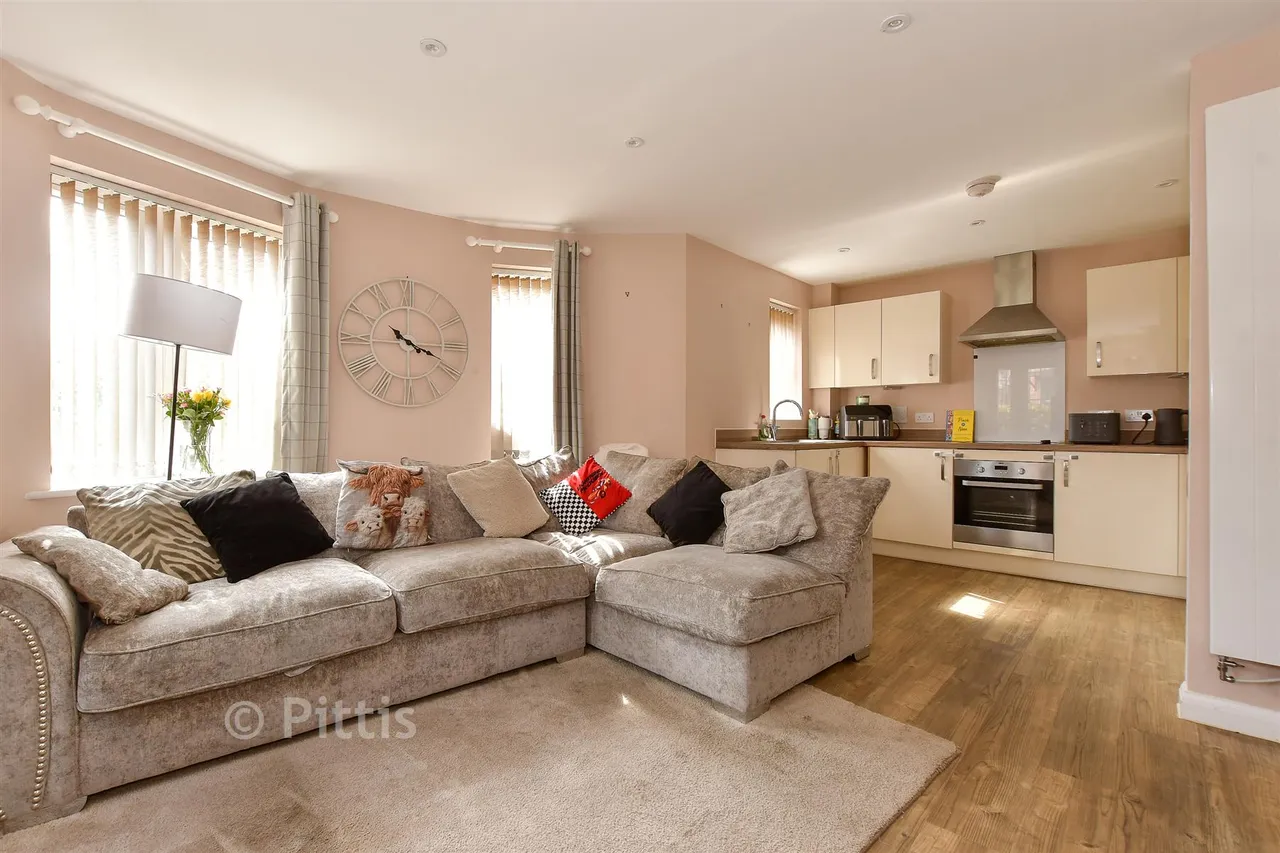 Beauchamp Drive, Newport, PO30, photo 3
