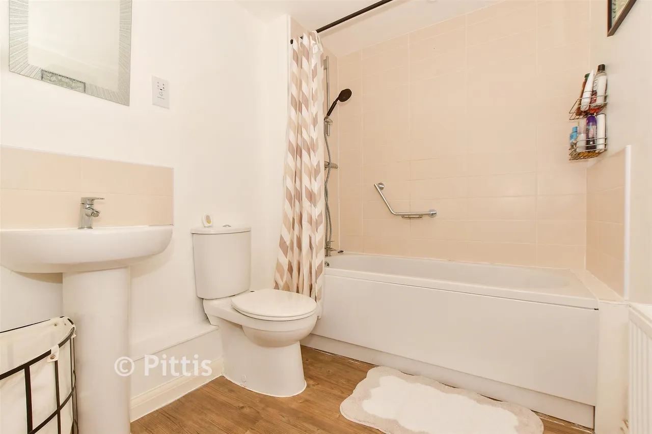 Beauchamp Drive, Newport, PO30, photo 8