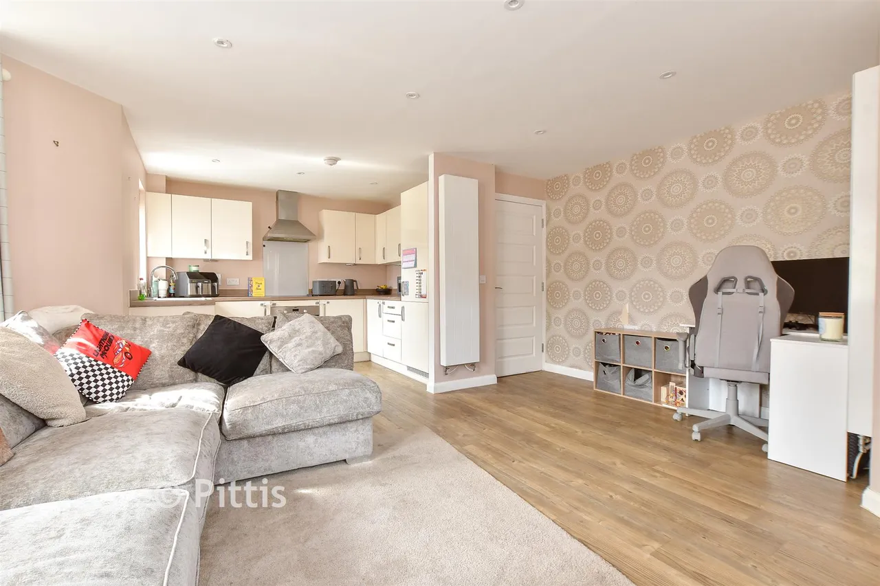 Beauchamp Drive, Newport, PO30, photo 9