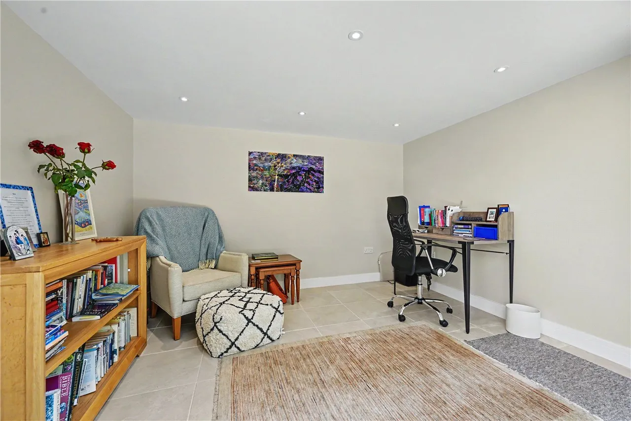 Dartmouth Road, London, NW2, photo 10