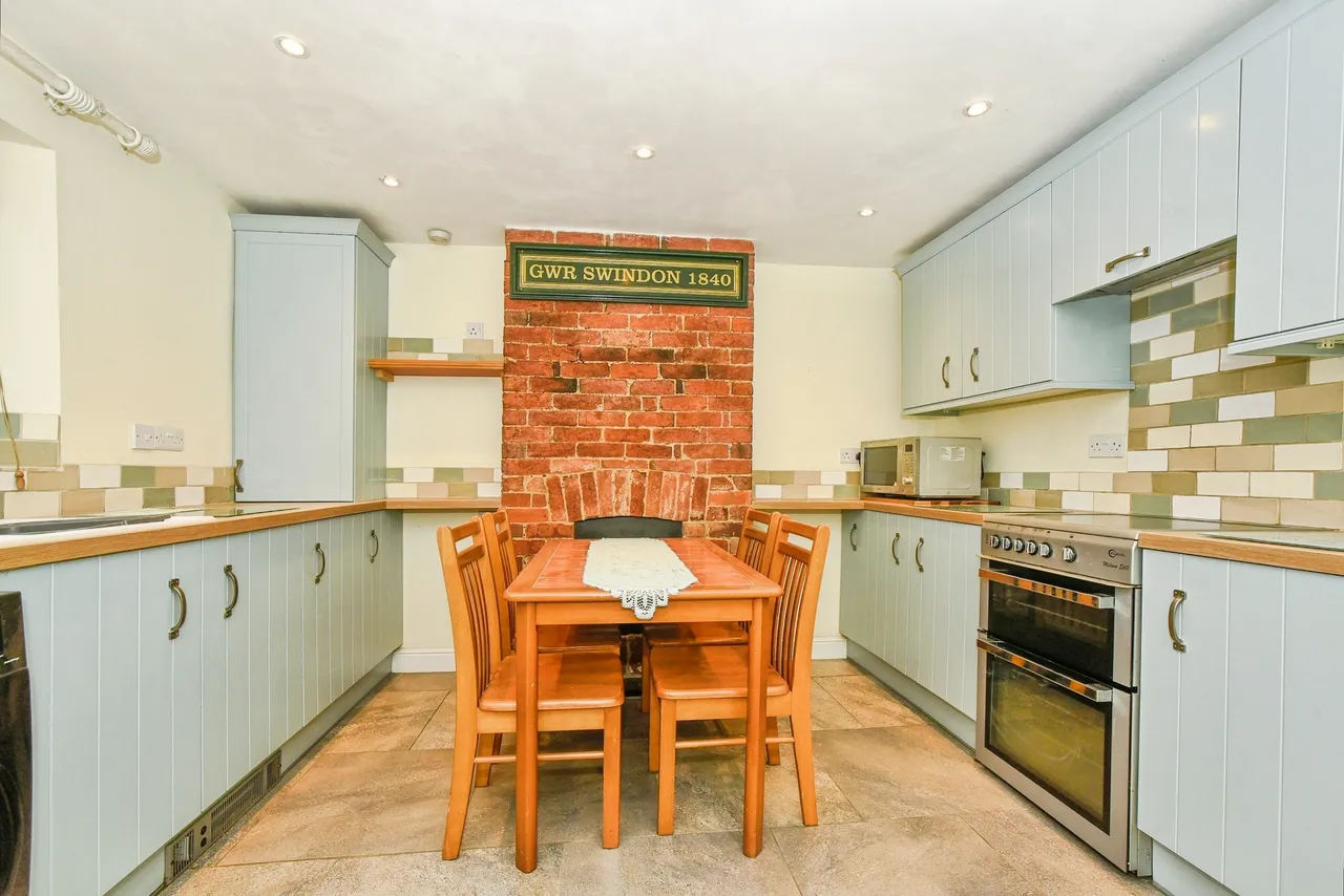 Oxford Street, The Railway Village, SN1, photo 4